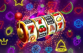 slot789 မြန်မာ ကစားသမားများ Slots နှင့် Live Casino ဂိမ်းများ ကစားနေသော မြင်ကွင်း